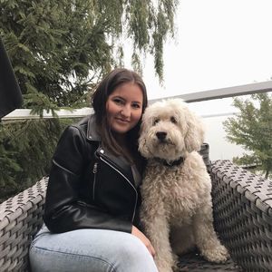 Meet your Posher, Olivia